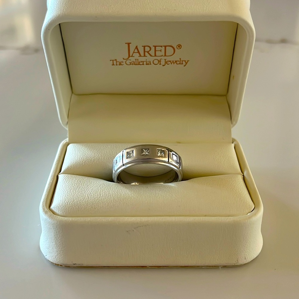 14k white gold diamond wedding band